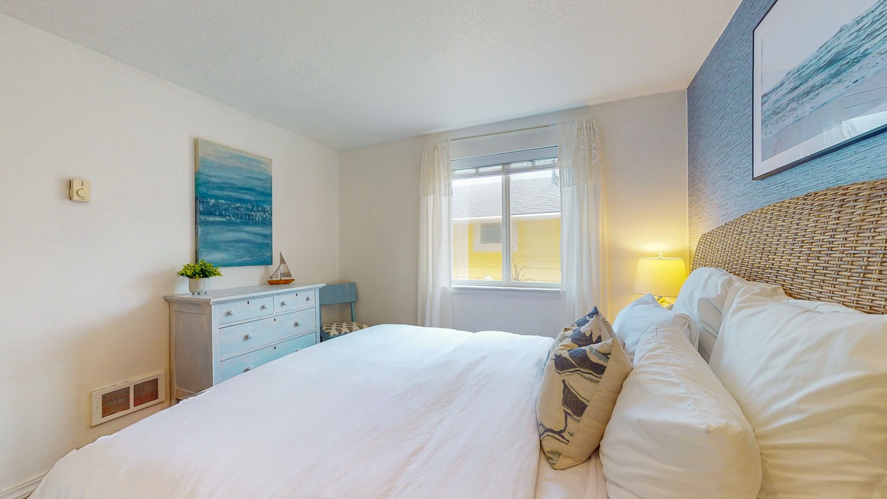 Photo of Bedroom in Rockaway Beach