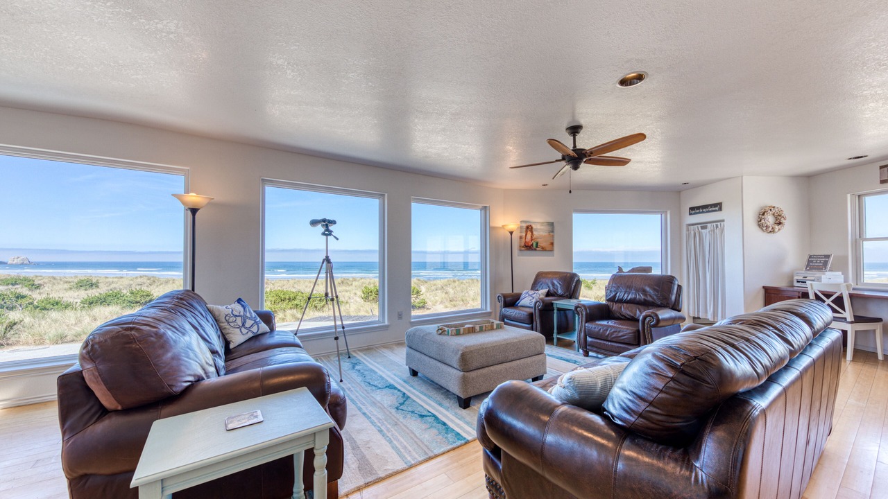 Photo of Livingroom in Rockaway Beach