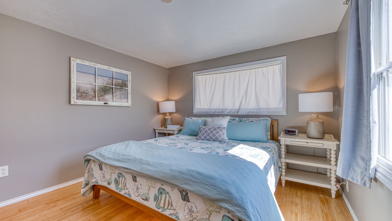 Photo of Bedroom in Rockaway Beach