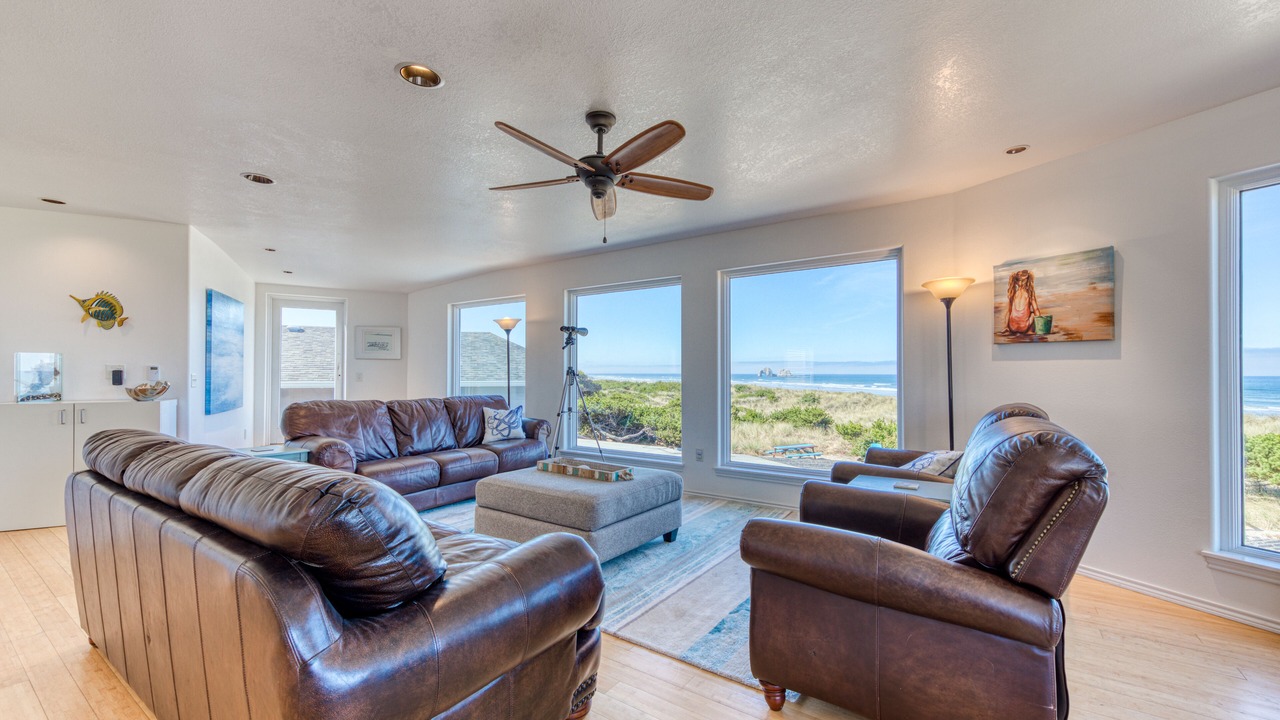 Photo of Livingroom in Rockaway Beach