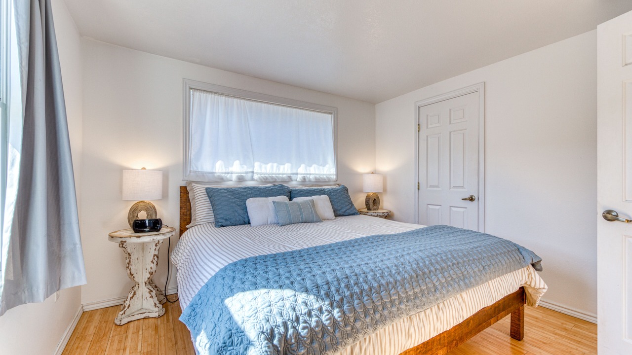 Photo of Bedroom in Rockaway Beach
