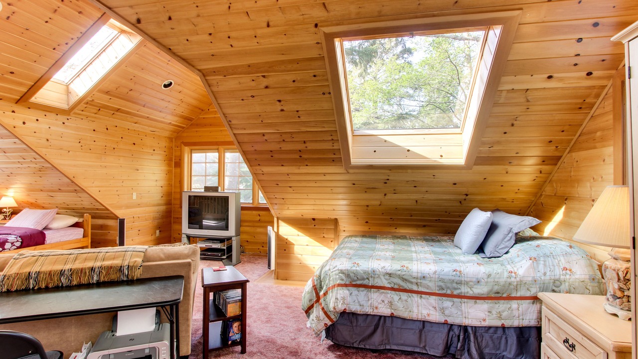 Photo of Bedroom in Downtown Cannon Beach