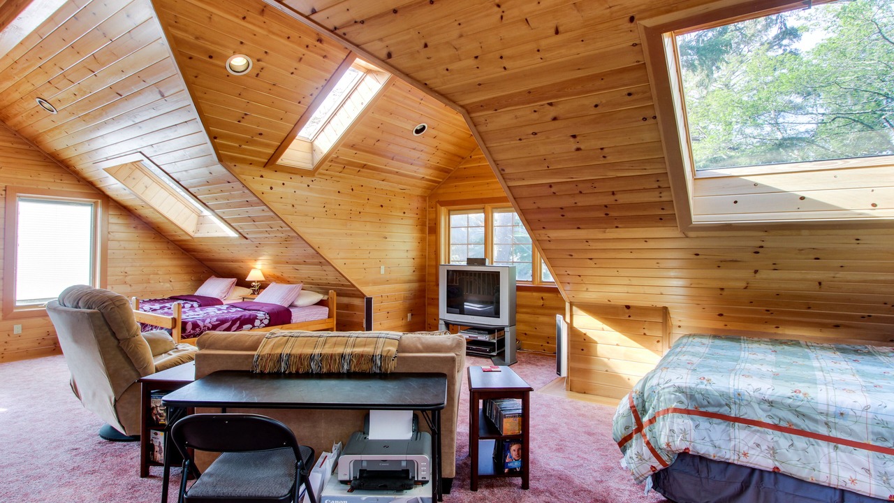 Photo of Bedroom in Downtown Cannon Beach