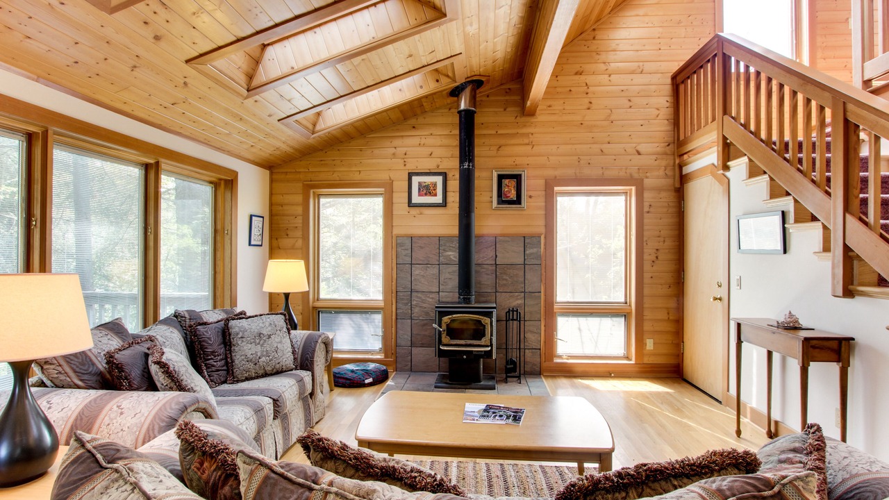 Photo of Livingroom in Downtown Cannon Beach