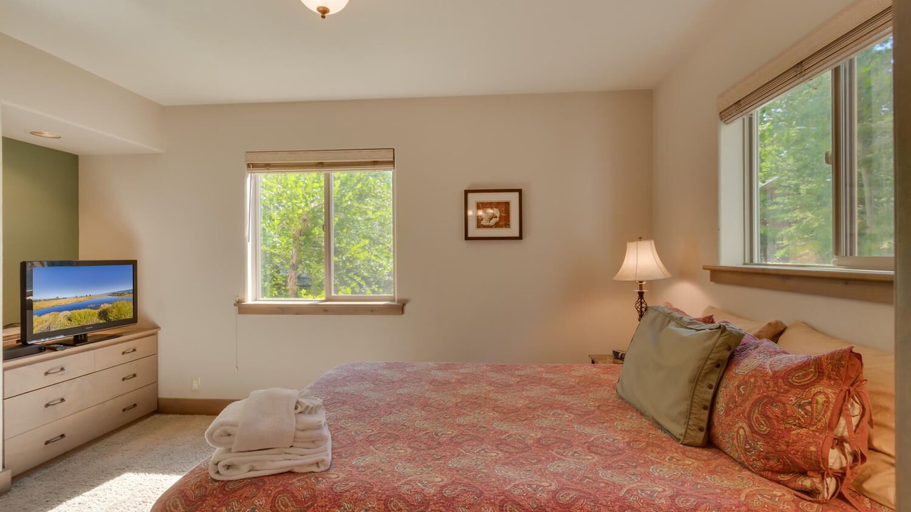 Photo of Bedroom in Lake Forest