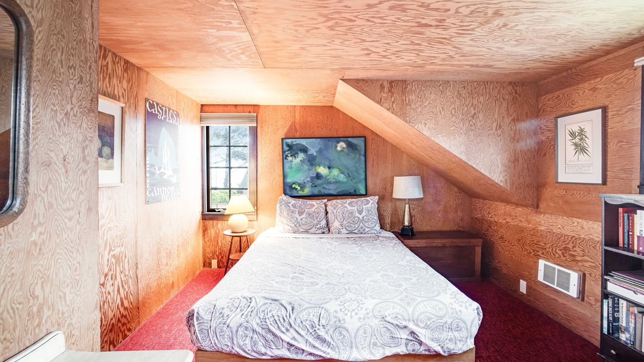 Photo of Bedroom in Downtown Cannon Beach