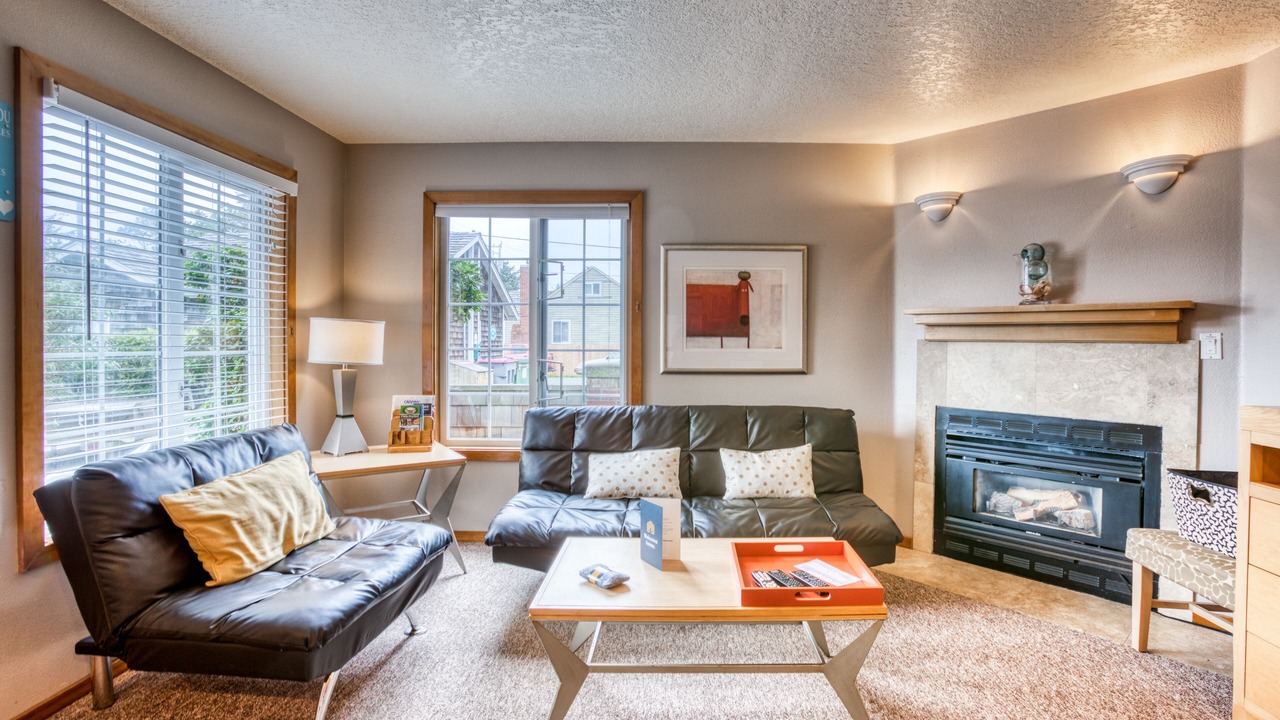 Photo of Livingroom in Downtown Cannon Beach