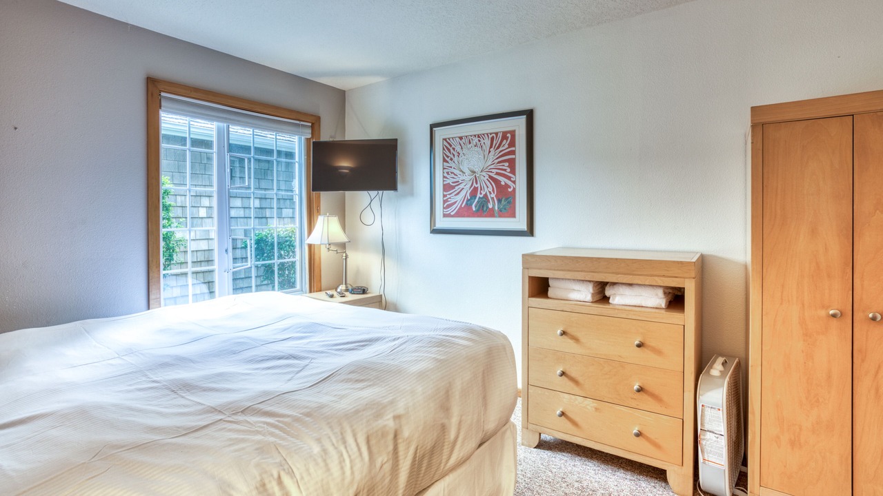 Photo of Bedroom in Downtown Cannon Beach