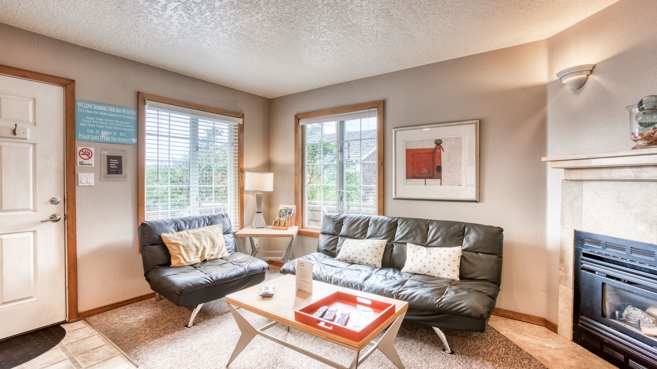 Photo of Livingroom in Downtown Cannon Beach