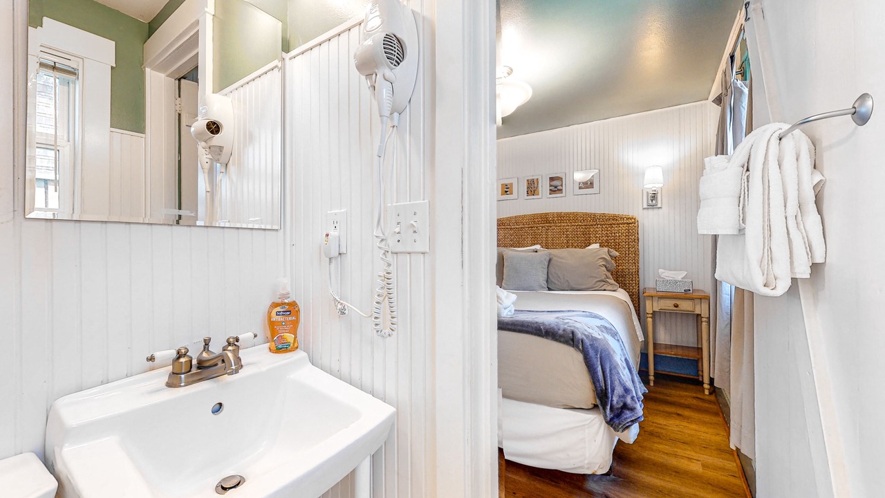Photo of Bedroom in Downtown Cannon Beach