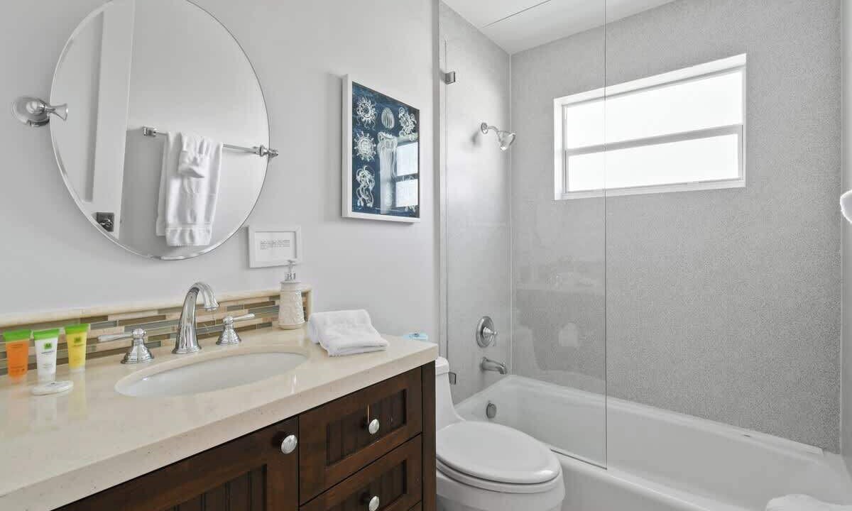 Photo of Bathroom in Garden Isles