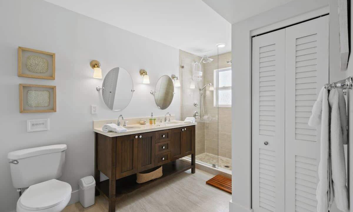 Photo of Bathroom in Garden Isles