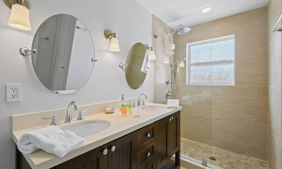 Photo of Bathroom in Garden Isles