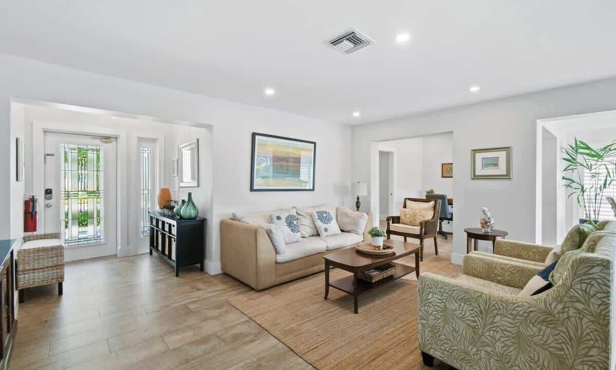 Photo of Livingroom in Garden Isles