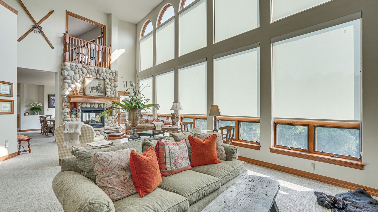 Photo of Livingroom in Edwards