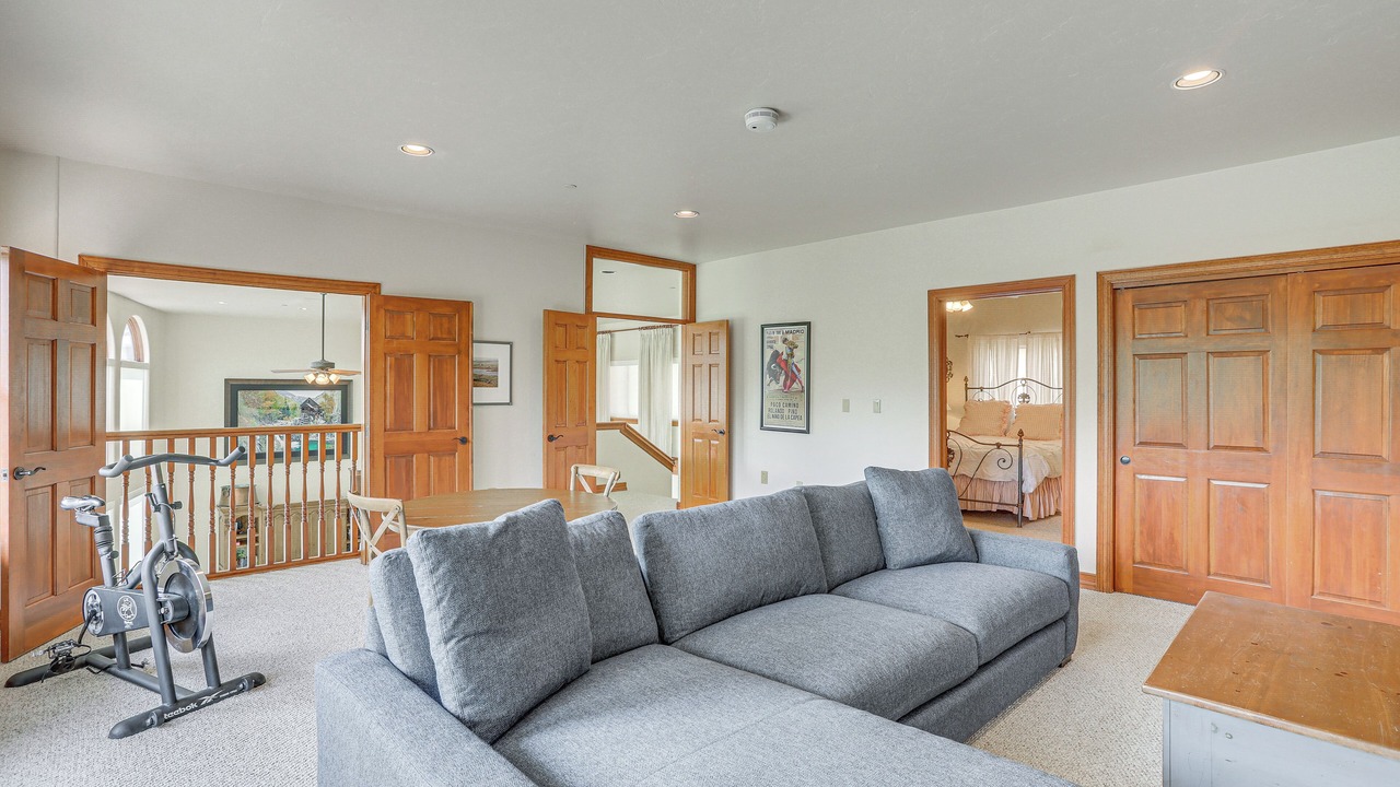 Photo of Livingroom in Edwards