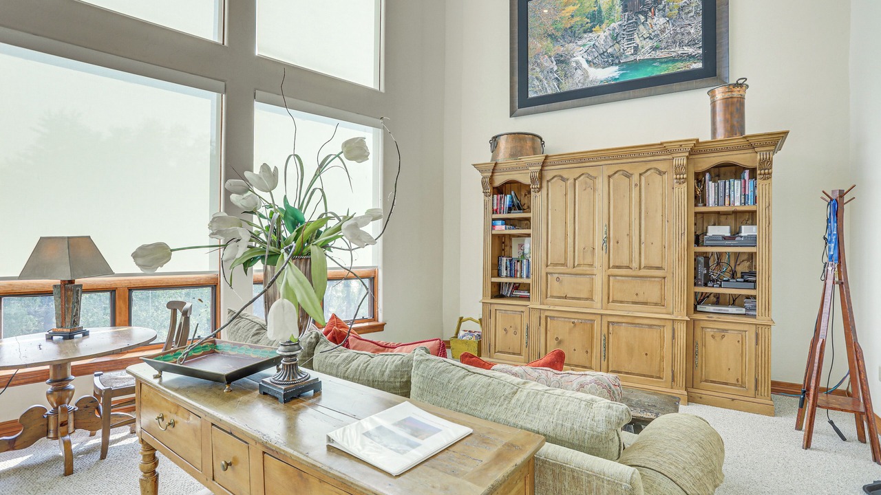 Photo of Livingroom in Edwards