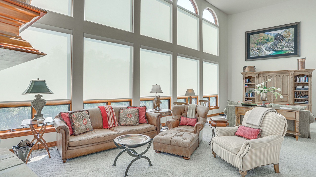 Photo of Livingroom in Edwards