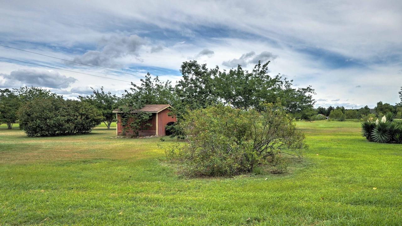 Photo of Outdoor in Carmine
