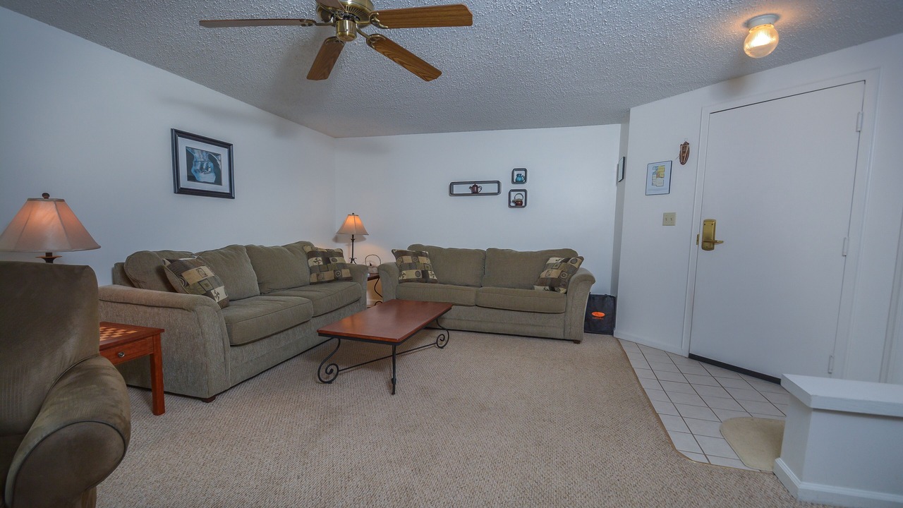 Photo of Livingroom in McHenry
