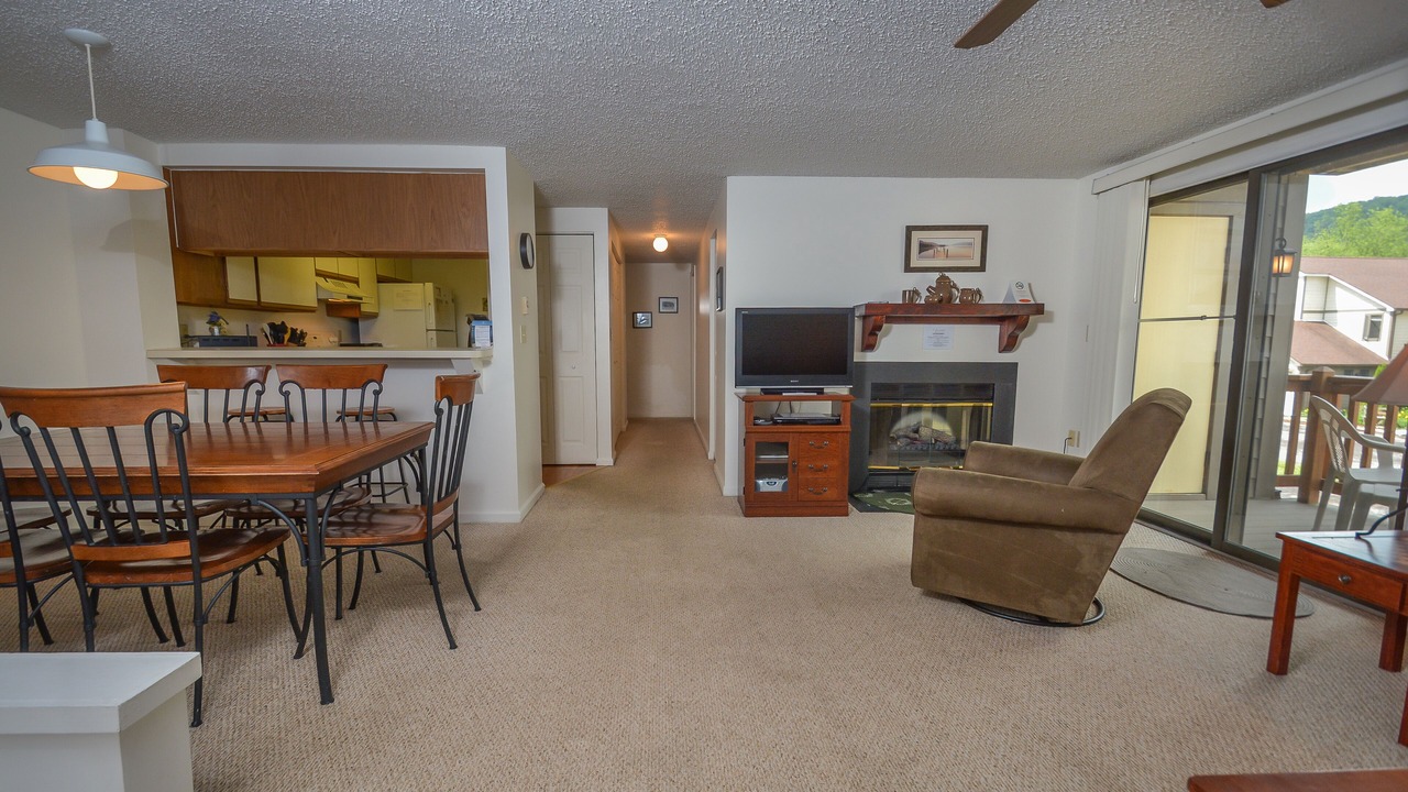 Photo of Livingroom in McHenry