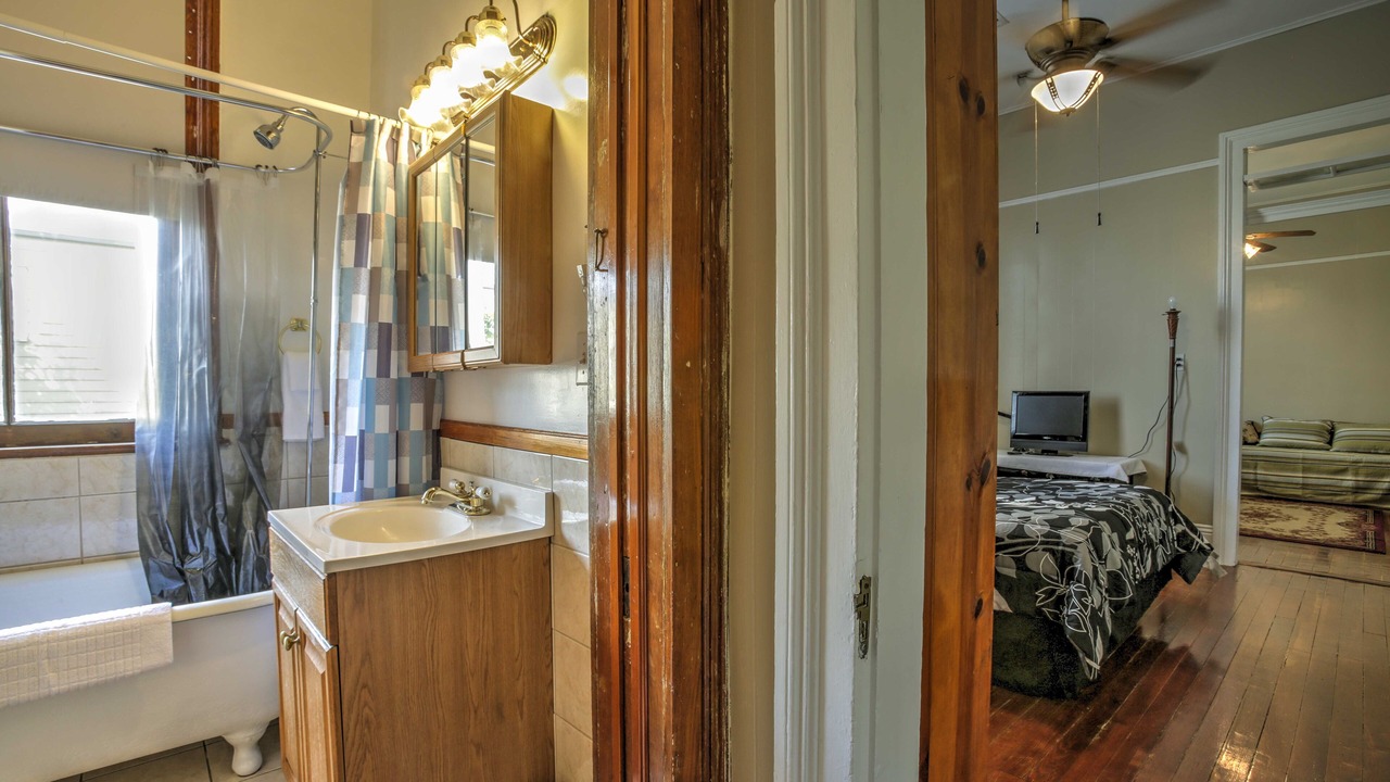 Photo of Bedroom in Black Pearl