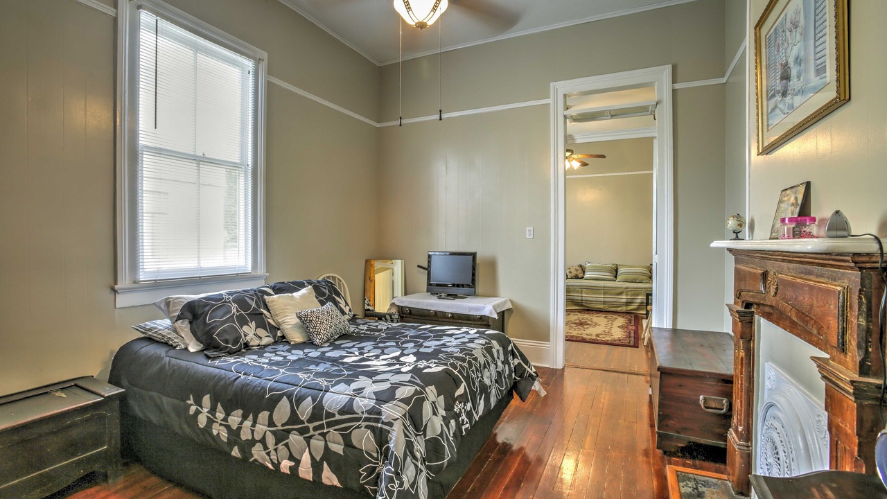 Photo of Bedroom in Black Pearl