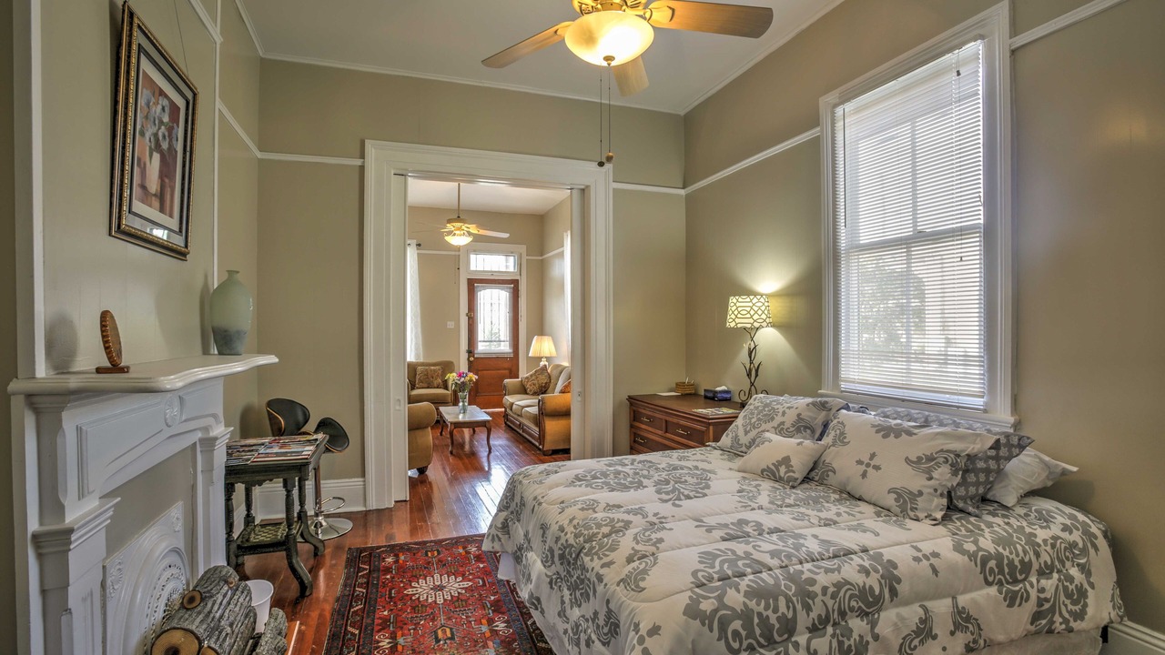 Photo of Bedroom in Black Pearl