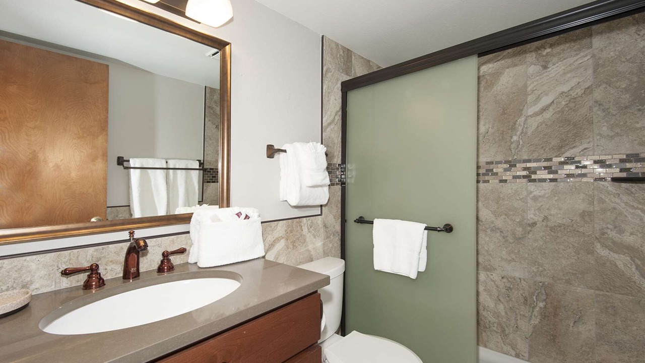 Photo of Bathroom in Four O'Clock