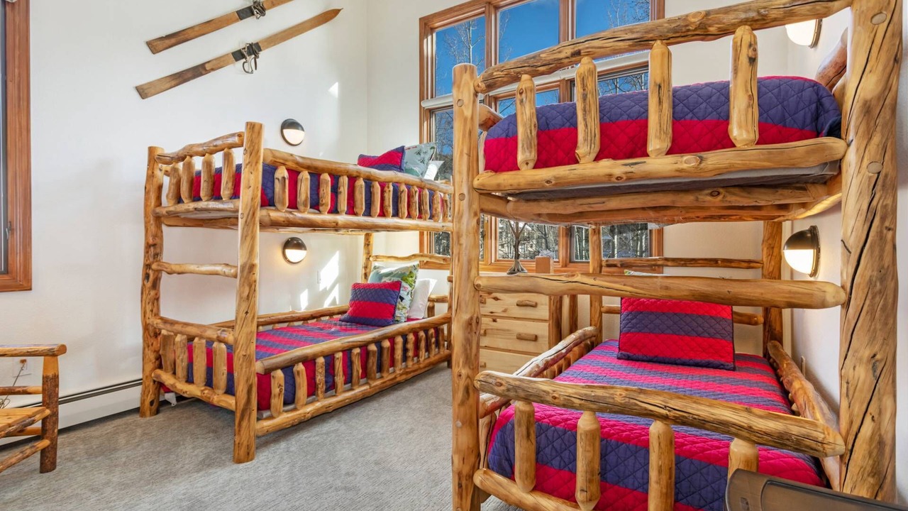 Photo of Bedroom in Highlands Townhomes