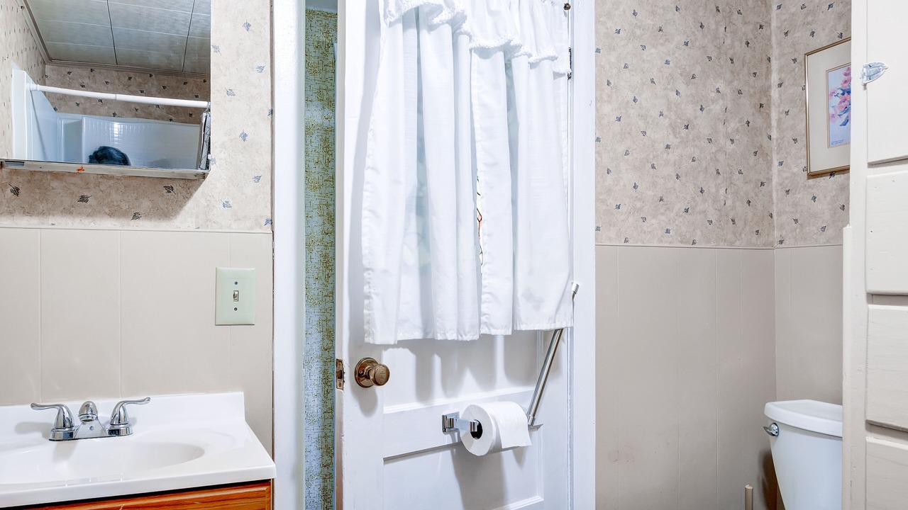 Photo of Bathroom in Tropic