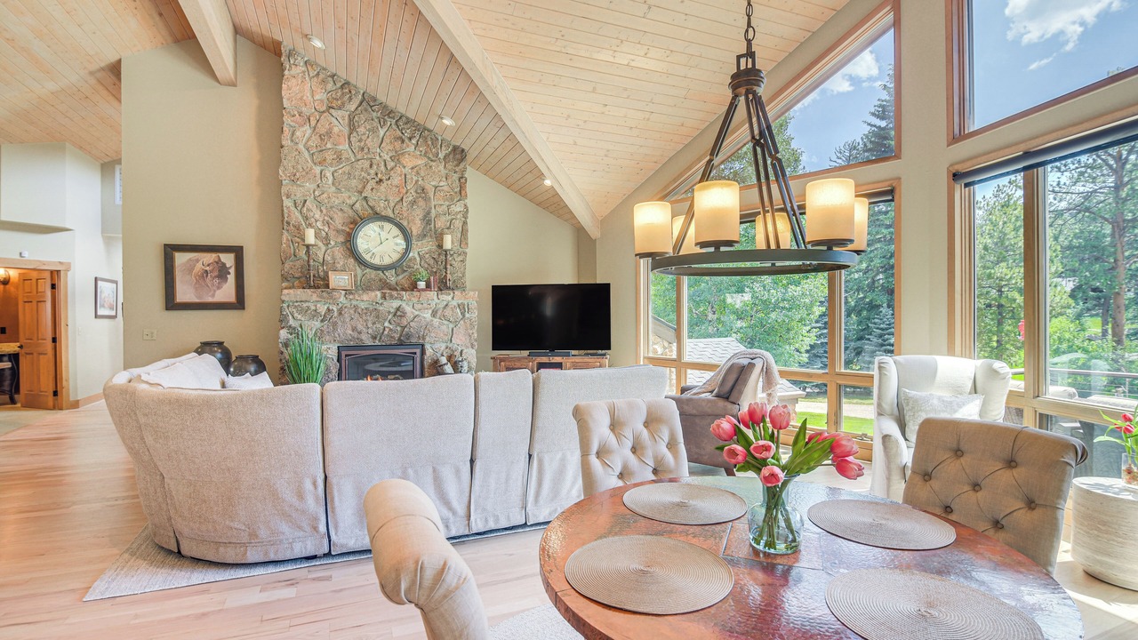 Photo of Livingroom in Evergreen
