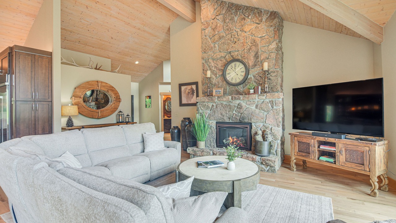 Photo of Livingroom in Evergreen
