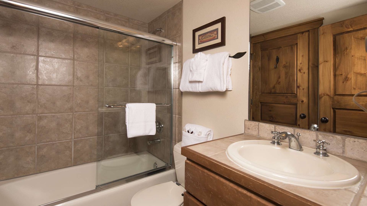 Photo of Bathroom in Four O'Clock