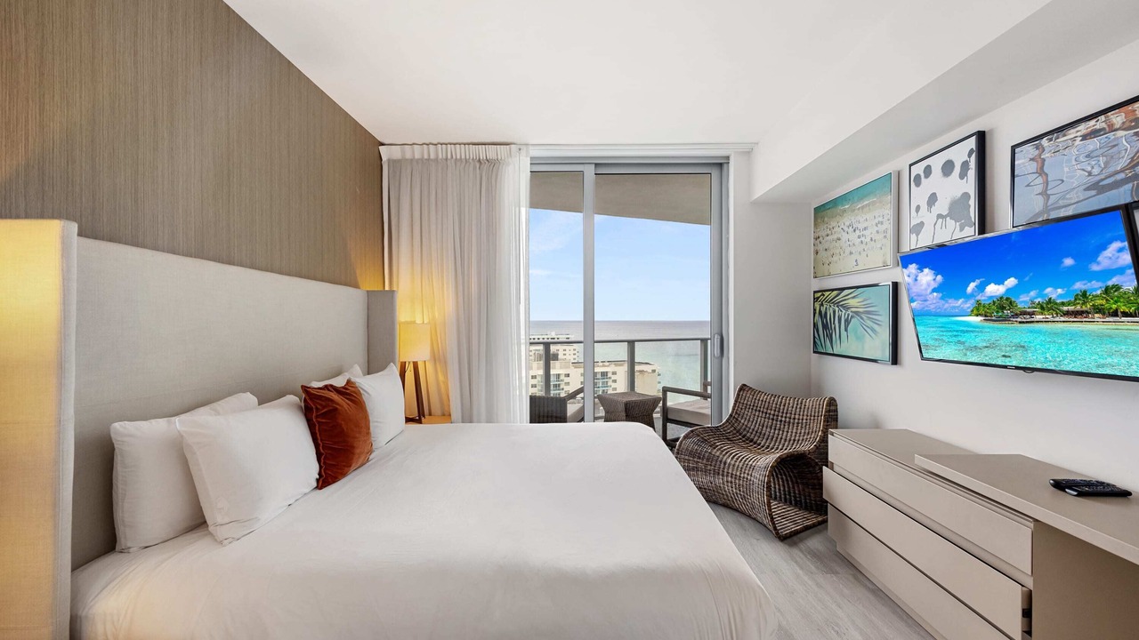 Photo of Bedroom in Hollywood South Central Beach