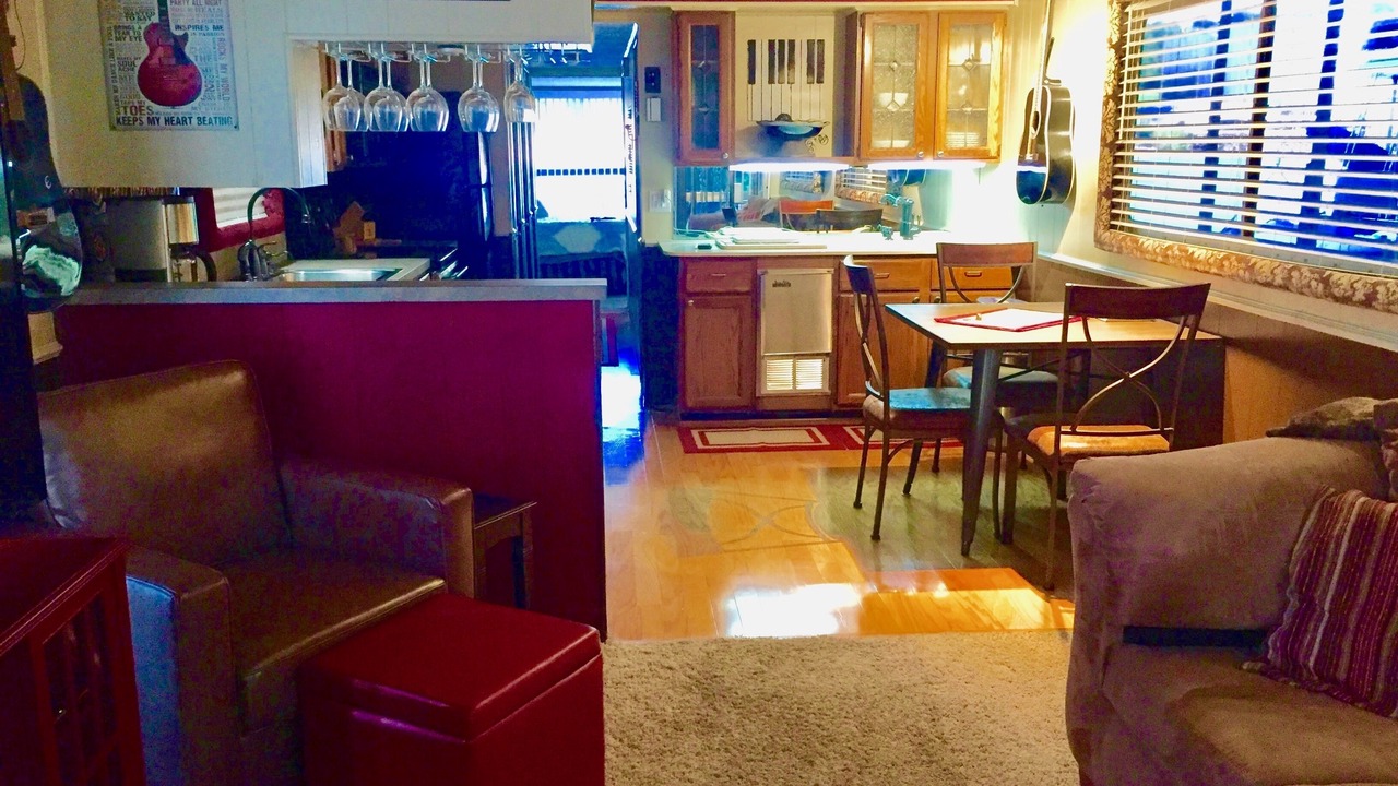Photo of Livingroom in Downtown Knoxville