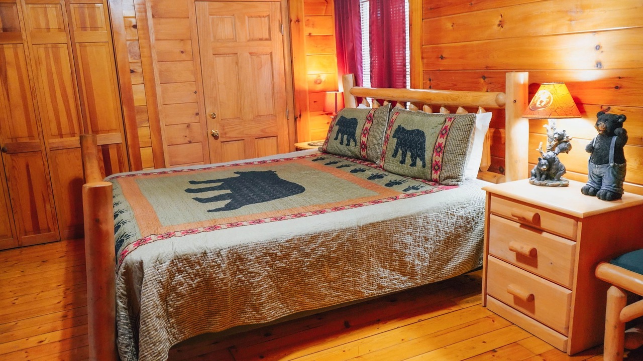 Photo of Bedroom in Gatlinburg - Pigeon Forge