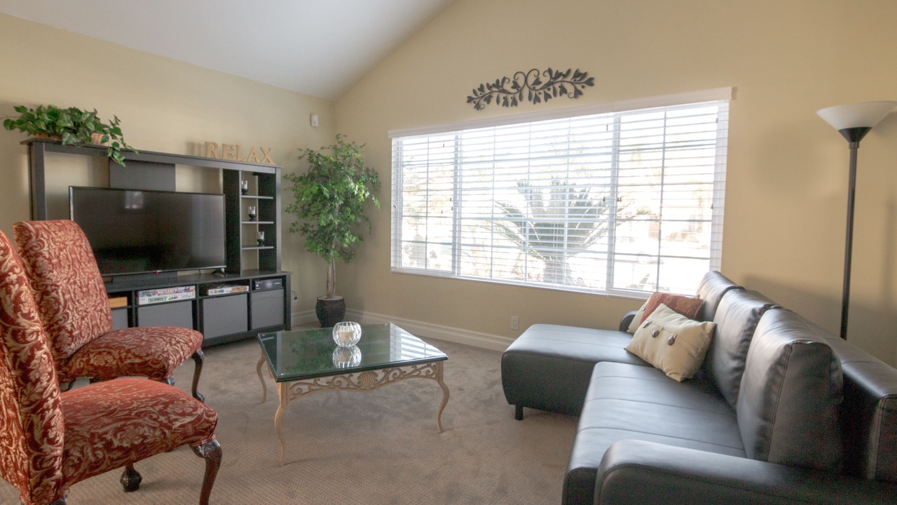 Photo of Livingroom in Orange