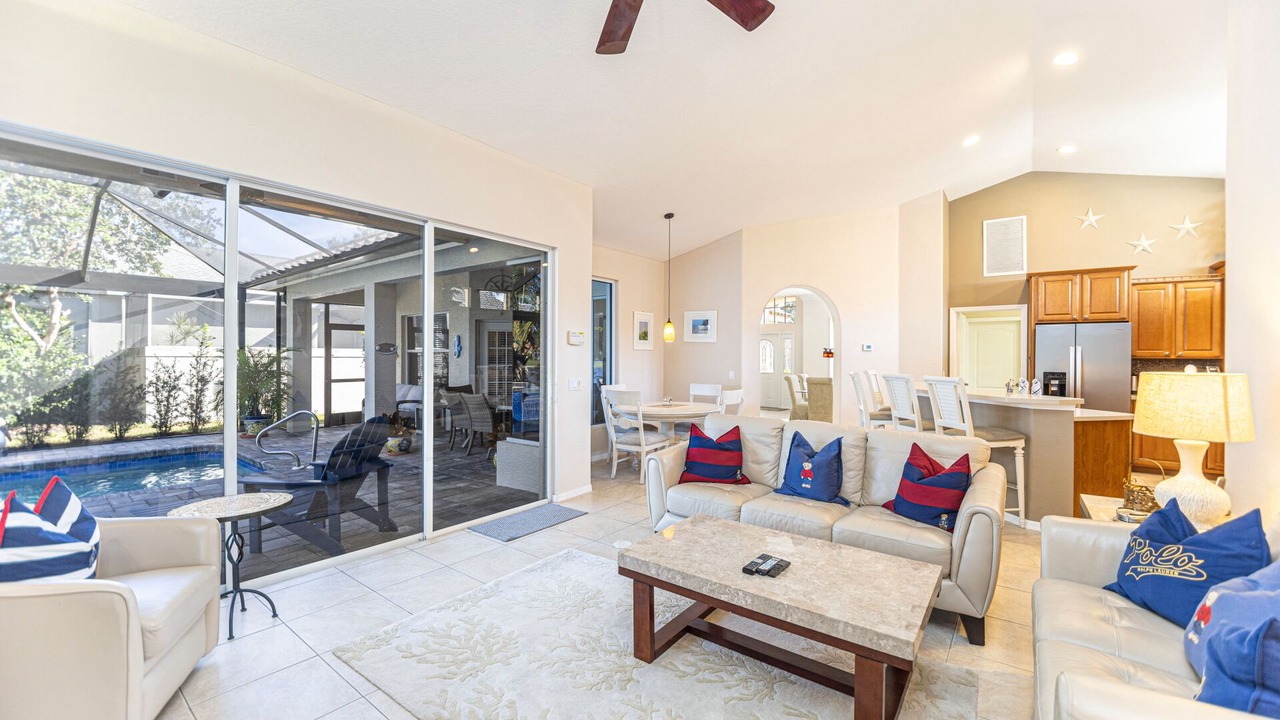 Photo of Livingroom in Central Naples