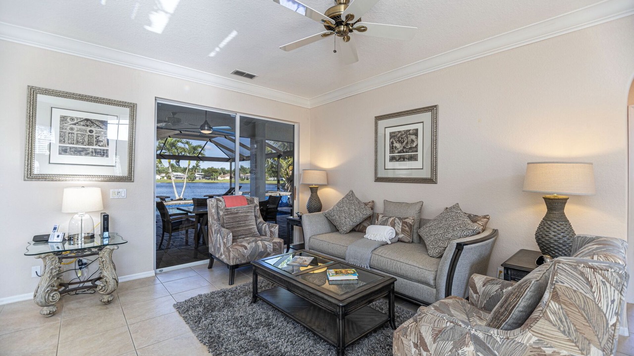 Photo of Livingroom in Central Naples