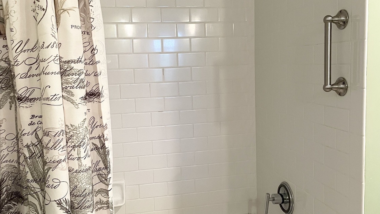 Photo of Bathroom in Baytowne Wharf