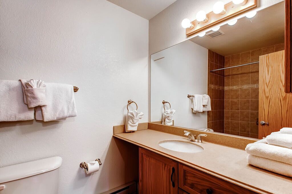 Photo of Bathroom in Four O'Clock