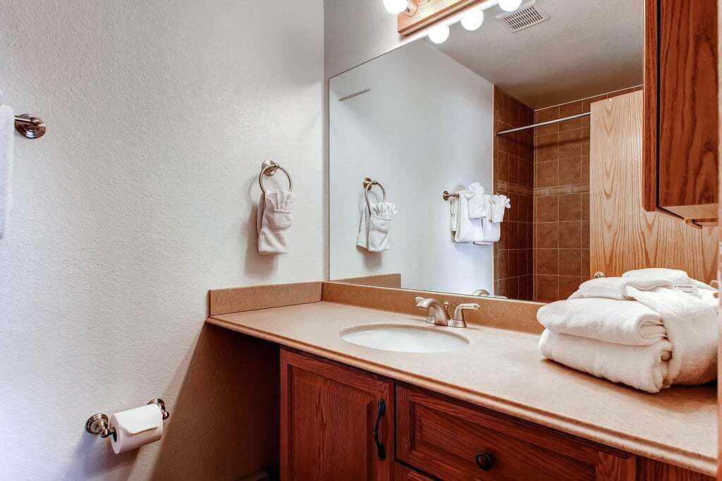 Photo of Bathroom in Four O'Clock