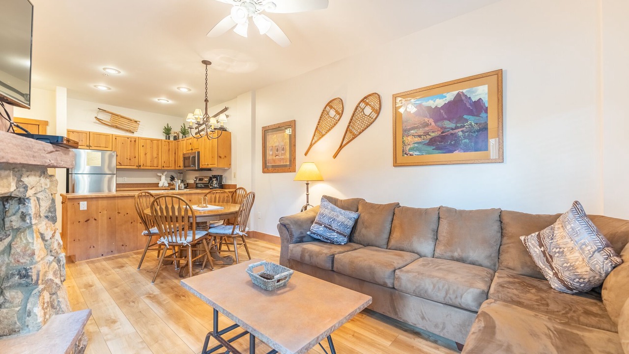 Photo of Livingroom in River Run