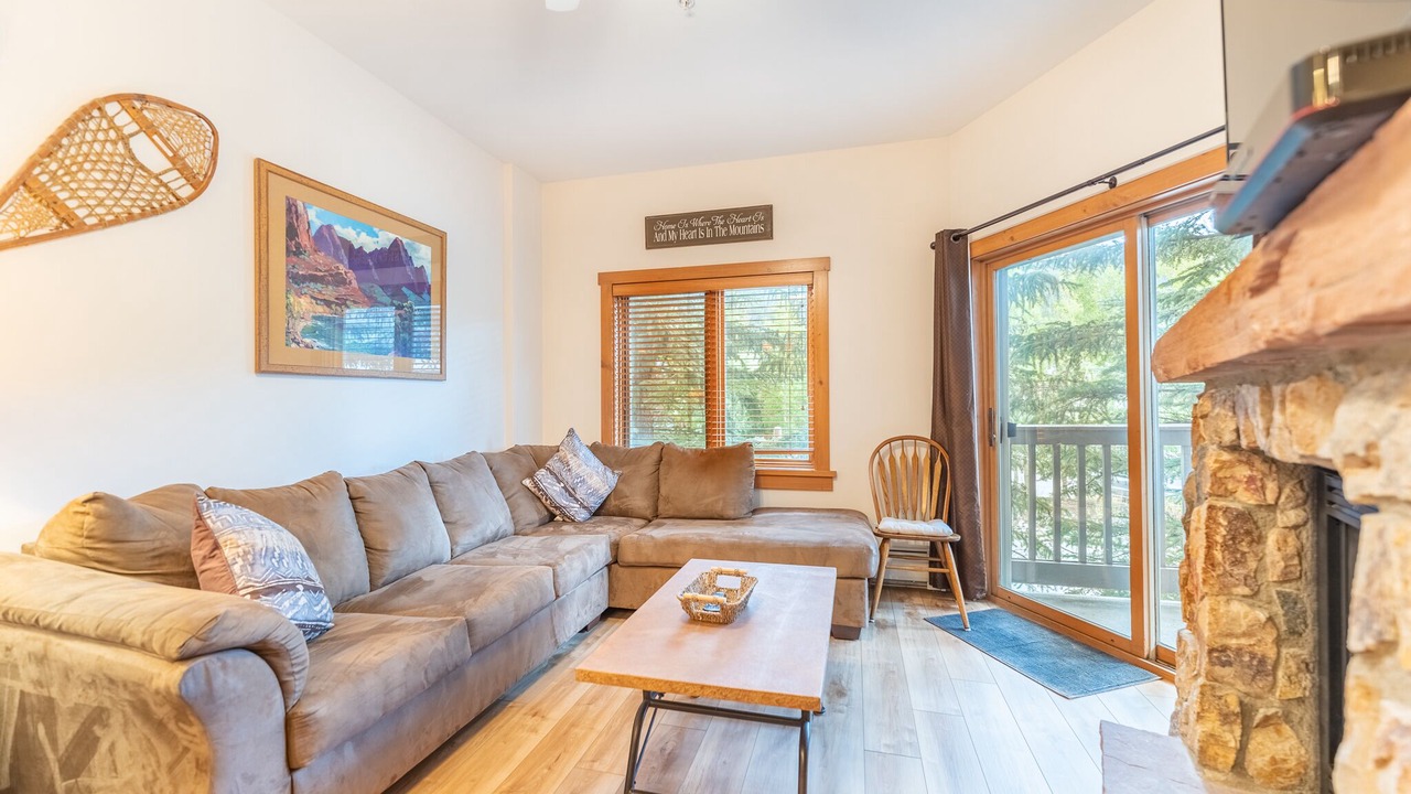 Photo of Livingroom in River Run