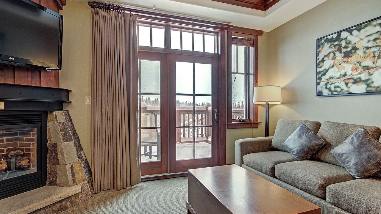 Photo of Livingroom in Peak 8