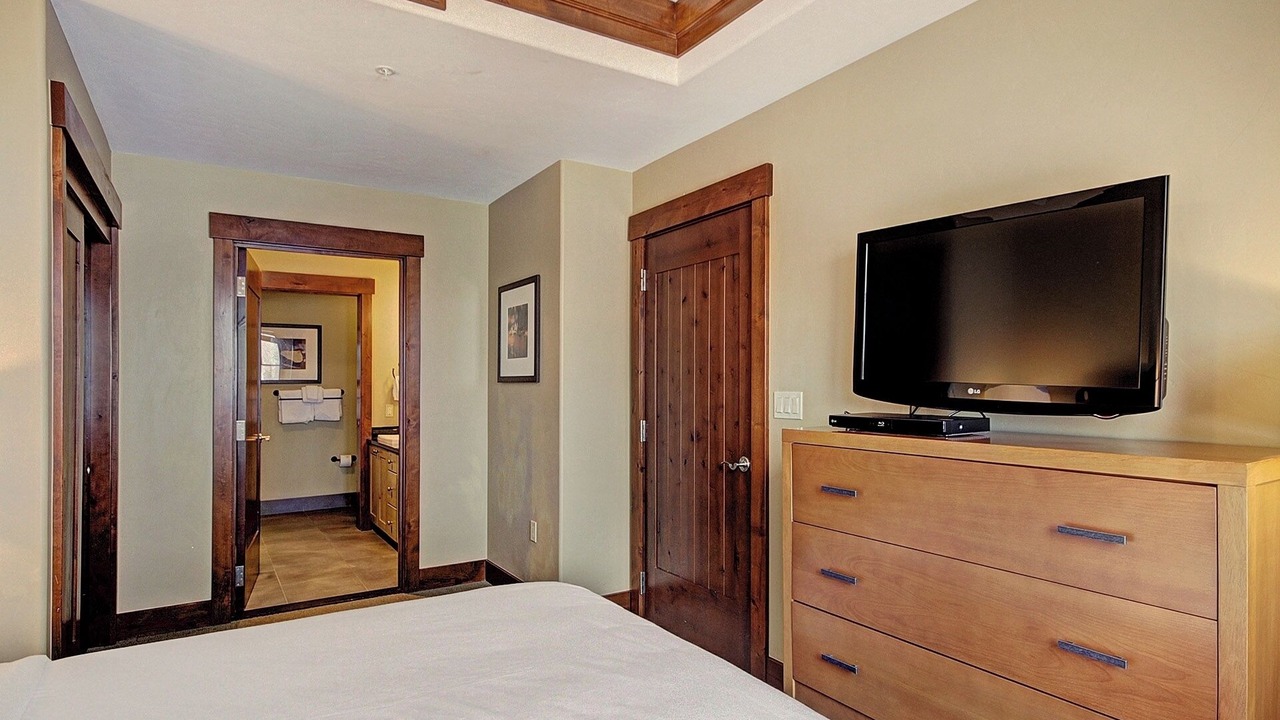Photo of Bedroom in Peak 8