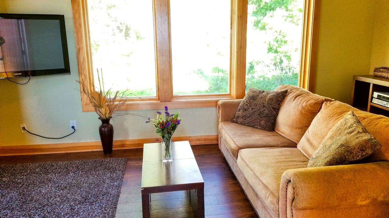 Photo of Livingroom in Happy Camp Hideaway