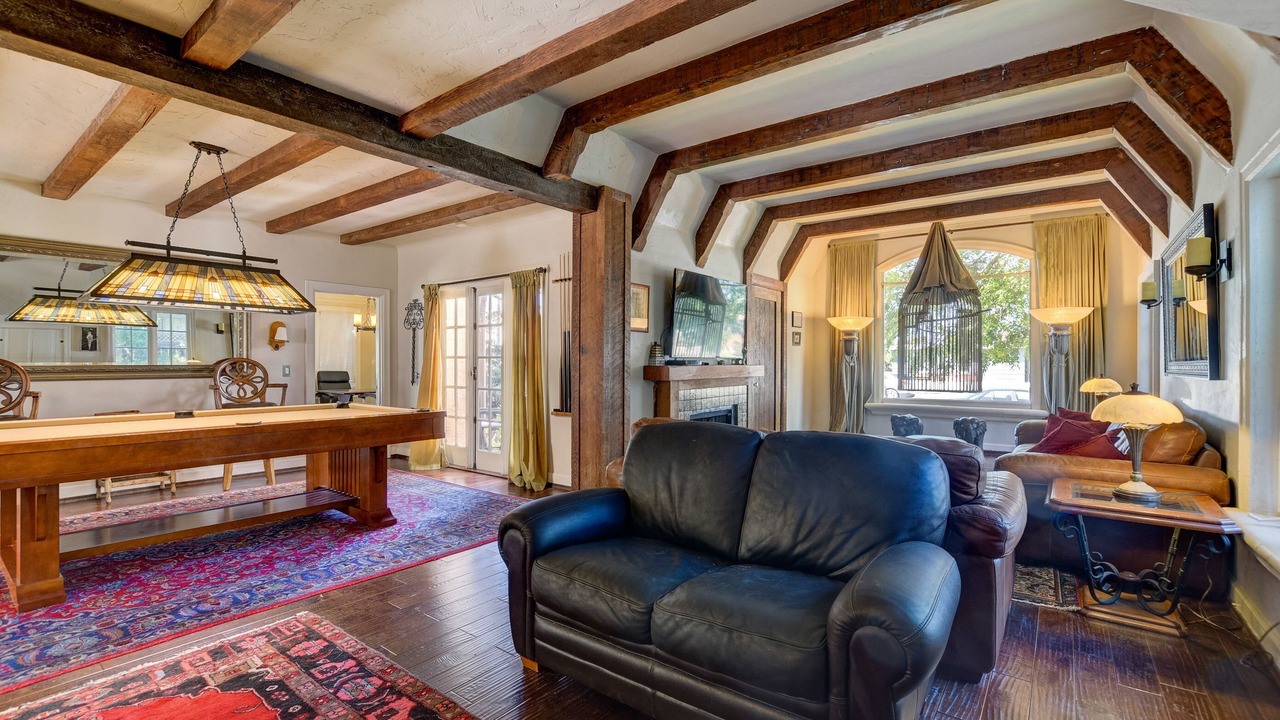 Photo of Livingroom in Crown Point