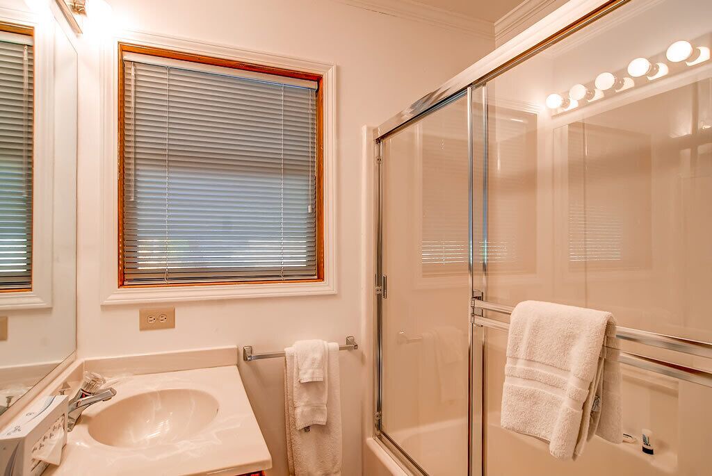 Photo of Bathroom in Warrior's Mark West